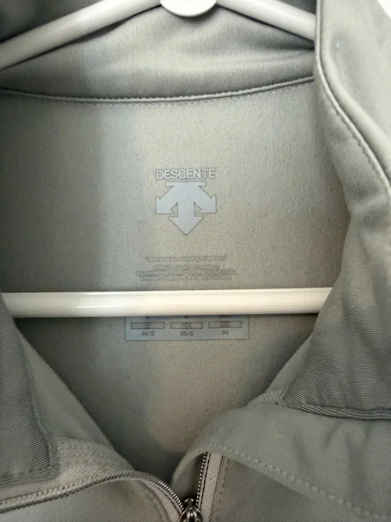 Descente Quarter Zip - Picture 2 of 3